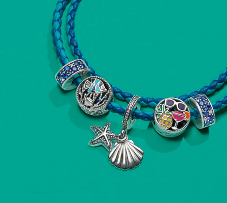 Pandora jewelry on different color backgrounds - photographing products