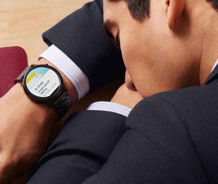 Motorola Moto 360 - photographing products in context
