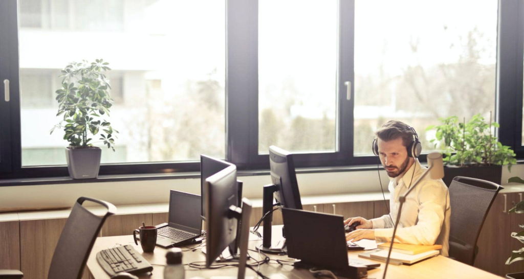 How to Provide Top-Notch Ecommerce Customer Service That Grows Your Business